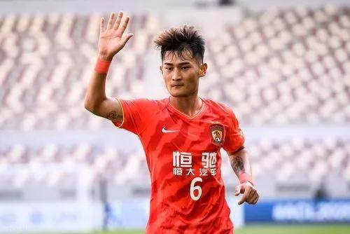 开云体育-泰山暂缓南下广州或改道上海 新援廖力生延后归队