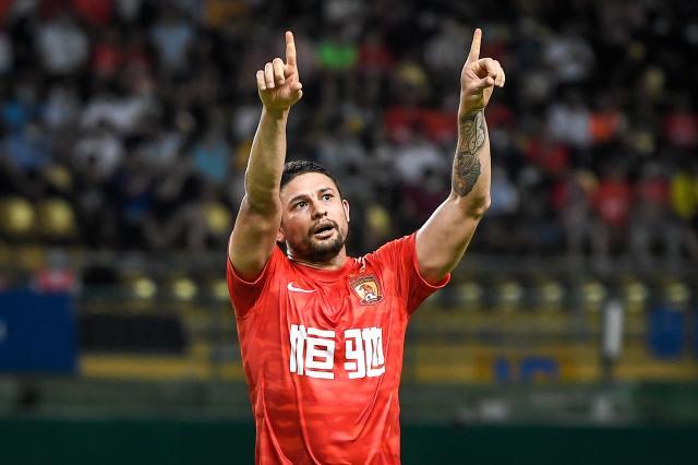 【中超】艾克森戴帽邓涵文助攻带帽 广州队5比0青岛